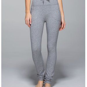 Lululemon RARE Size 4 Heathered Slate Skinny Will Full-on Luon.  LIKE NEW!
